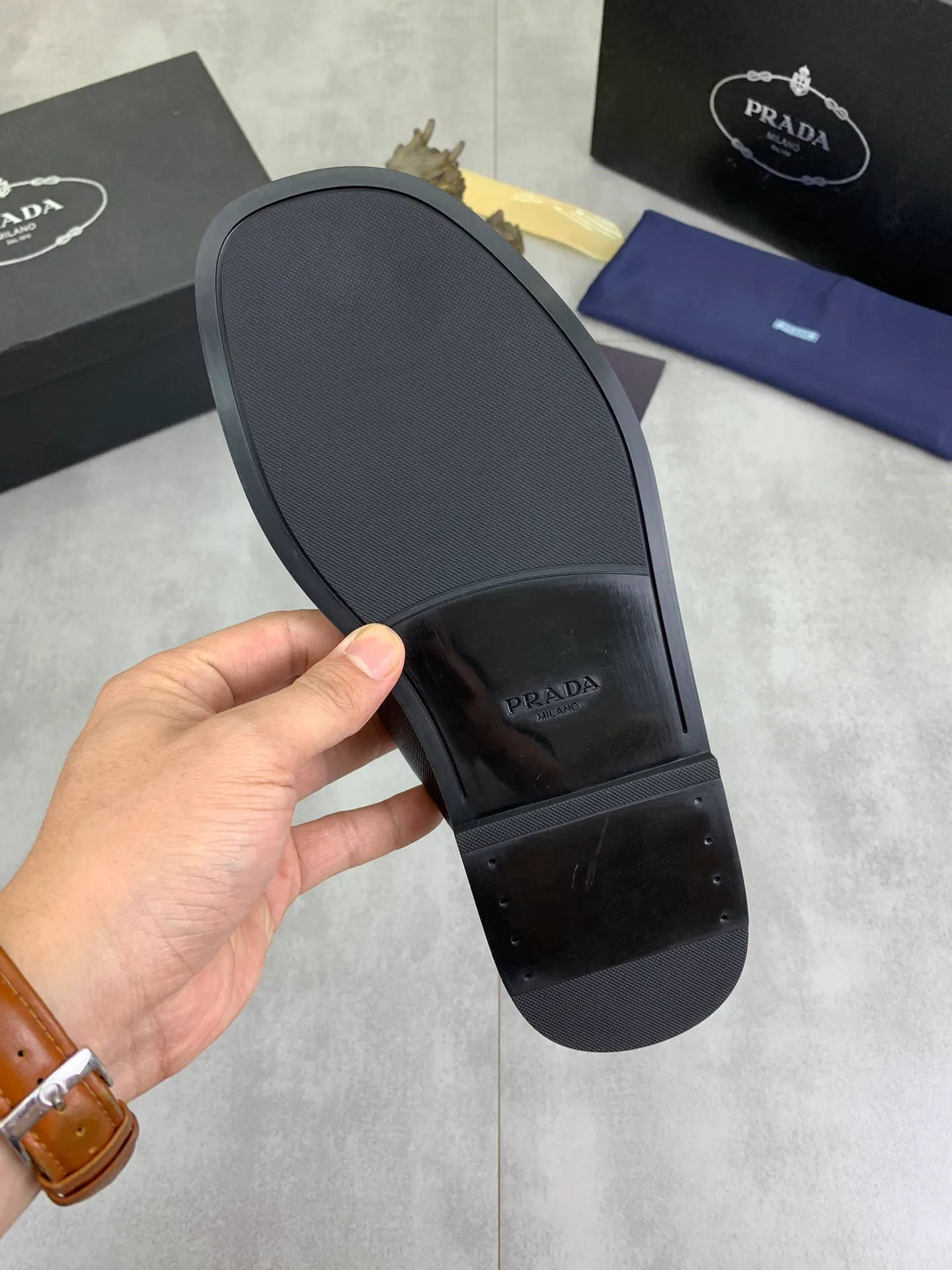 Men's shoes 💰P300💰【New style】🎁🎁🎁 PRADA Prada's new casual slippers, original official website 1:1, perfect workmanship, transmitting a kind of noble luxury, sublimating its definition of luxury in Prada's high-end extraordinary craftsmanship. Original combination outsole, code number: 38-44 (45 customized) 4️⃣colors🉑️ to choose from